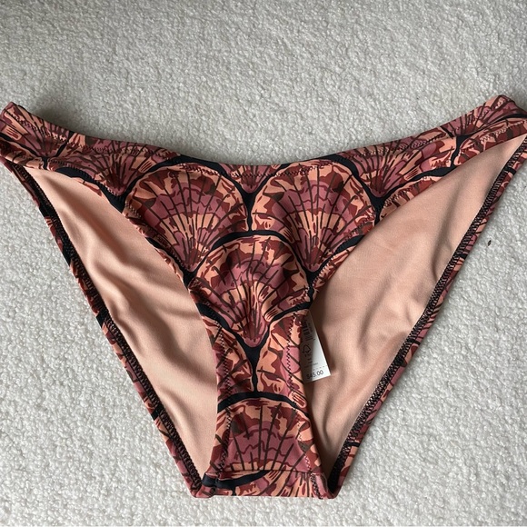 Madewell Second Wave Curved-Waist Bikini Bottom in Painted Seashells - Picture 5 of 8